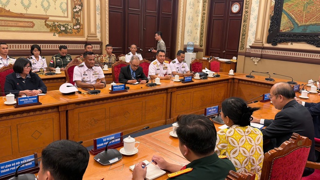 Lãnh đạo TP. Hồ Chí Minh tiếp chỉ huy Tàu Hải quân Kri Bima Suci Indonesia - Ảnh 4.