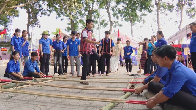 Vươn khơi - Ngày 14/5/2026 | Công đoàn PetroVietnam thăm, tặng quà người lao động bị tai nạn- Ảnh 5.