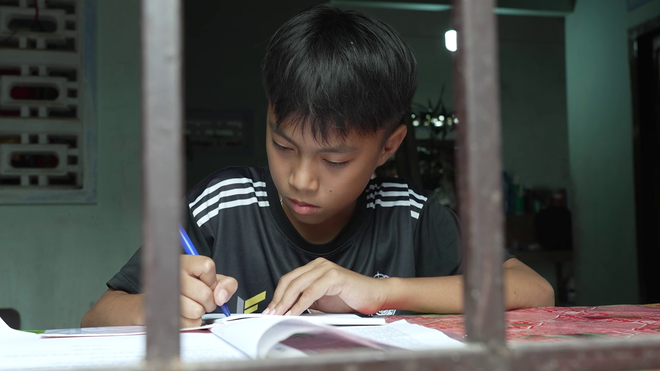 "Mái ấm gia đình Việt" nghẹn ngào trước cậu bé chưa từng biết mặt cha- Ảnh 9.