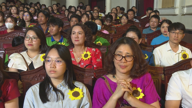 "Ngày mai tươi sáng" - Chương trình nghệ thuật gây quỹ hỗ trợ bệnh nhân ung thư - Ảnh 4.
