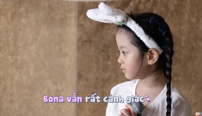 "Mẹ vắng nhà, ba là siêu nhân" Mùa 5 | Tập 7: Thử thách "Người lạ gõ cửa" và những bài học an toàn đầu đời - Ảnh 2.