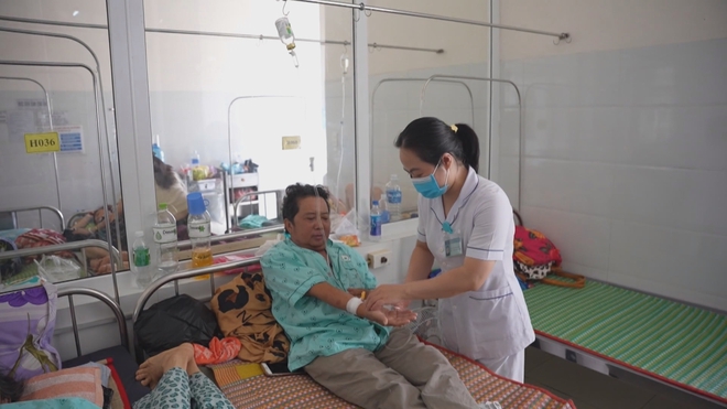 60 Giây ngày 26/5/2026 | TP. Hồ Chí Minh lắp dải phân cách tự động dùng năng lượng mặt trời trên đường Cộng Hòa - Ảnh 8.