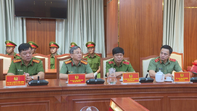 TP. Hồ Chí Minh biểu dương các đơn vị xuất sắc trong đấu tranh phòng, chống tội phạm - Ảnh 2.