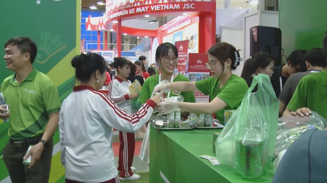 Thời sự trưa HTV ngày 29/5/2026 | Kết nối chuỗi giá trị, phát triển ngành sữa bền vững - Ảnh 5.