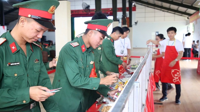 “Salad First”: Sôi nổi chuỗi trải nghiệm dinh dưỡng đột phá tại Trường Quân sự Quân khu 7 - Ảnh 2.
