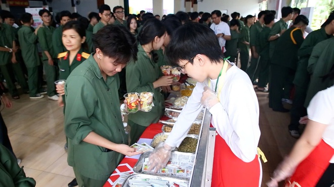 “Salad First”: Sôi nổi chuỗi trải nghiệm dinh dưỡng đột phá tại Trường Quân sự Quân khu 7 - Ảnh 4.
