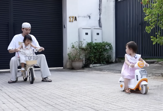 "Mẹ vắng nhà, ba là siêu nhân" Mùa 5 | Tập 4: Khi những "ông bố bỉm sữa" rời khỏi vùng an toàn - Ảnh 7.