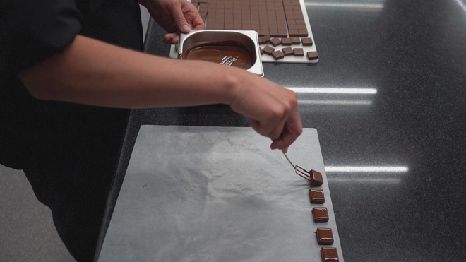 Ngành Chocolate Thụy Sĩ đối mặt thách thức do gián đoạn chuỗi cung ứng - Ảnh 4.