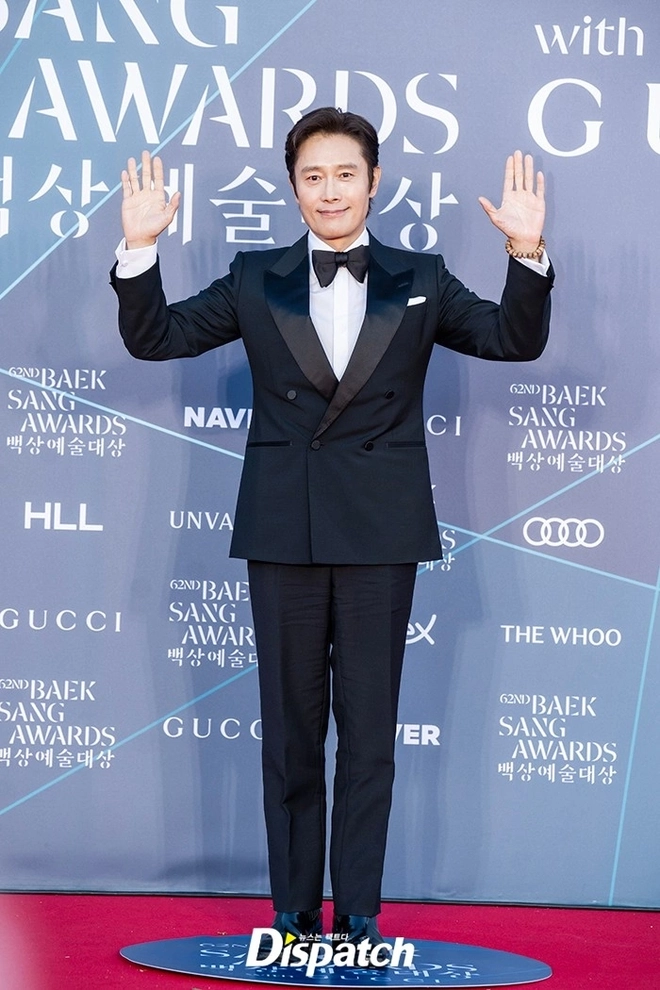 Loạt sao Hàn đình đám đổ bộ thảm đỏ Baeksang 2026 - Ảnh 9.