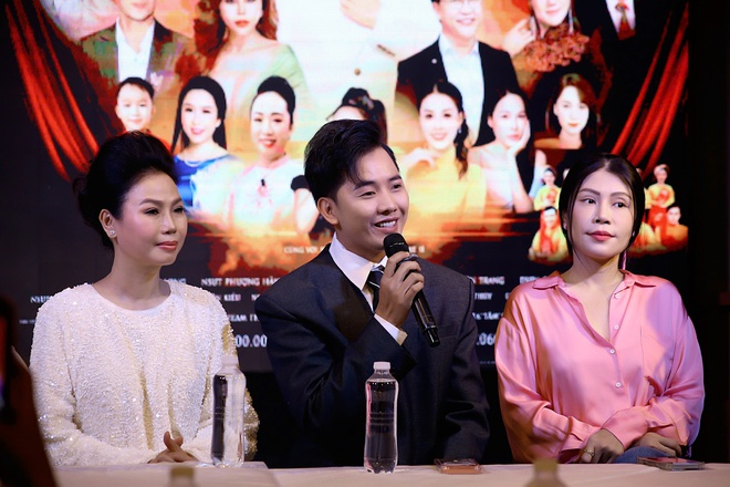Nghệ sĩ Lê Hậu tự làm khó mình khi cân 3 vai diễn "nặng đô" trong đêm liveshow đầu tay - Ảnh 3.