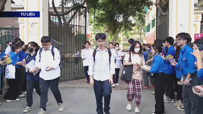 Thí sinh làm thủ tục dự thi tốt nghiệp THPT - Ảnh 5.