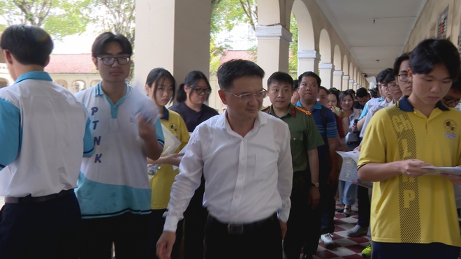 Thời sự HTV ngày 11/6/2026 | Lãnh đạo TP. Hồ Chí Minh kiểm tra, động viên thí sinh thi tốt nghiệp THPT năm 2026 - Ảnh 1.