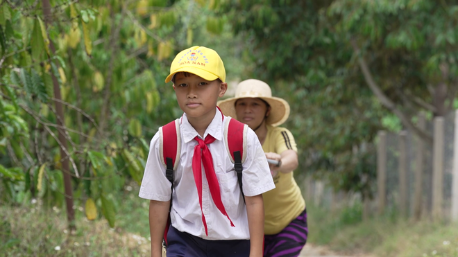 "Mái ấm gia đình Việt": Bữa cơm chan nước mắm của cậu bé lớp 5 khiến MC bật khóc - Ảnh 4.