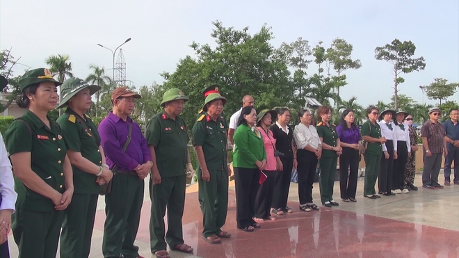 Lễ cất bốc, di dời hài cốt liệt sĩ về quê hương- Ảnh 4. Lễ cất bốc, di dời hài cốt liệt sĩ về quê hương- Ảnh 4.