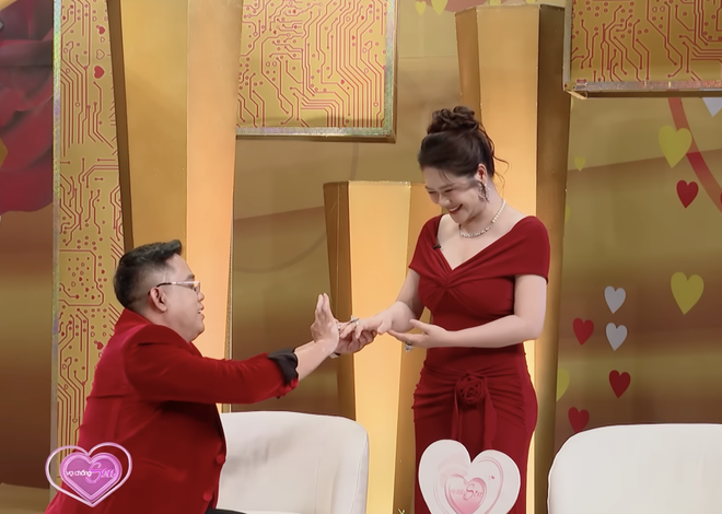 Vợ chồng son: Chênh nhau 16 tuổi, cô gái trẻ cãi lại ba mẹ để lấy chồng qua 1 lần đò- Ảnh 5.