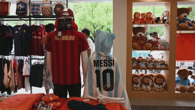 Thú nhồi bông mặc áo Messi "cháy hàng" ở Trung Quốc - Ảnh 4.