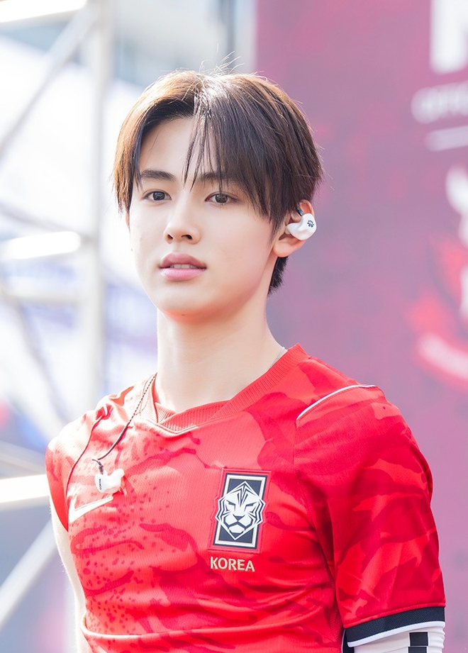 Seonghyeon khuấy động không khí cổ vũ đội tuyển Hàn Quốc - Ảnh 7.