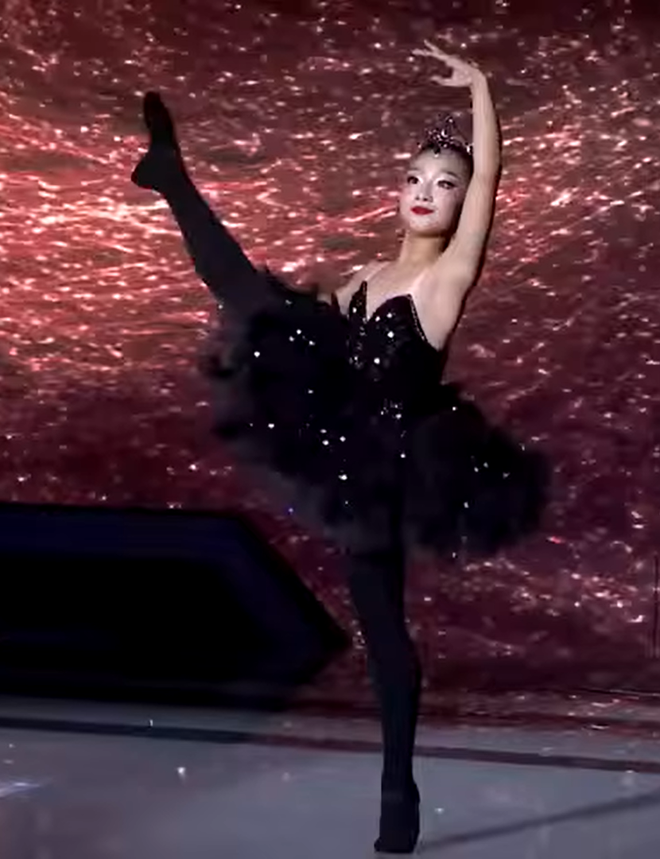 Siêu tài năng nhí - Tập 3: Triệu Vy gây sốt với bài ballet xoay liên tục 50 vòng- Ảnh 1.