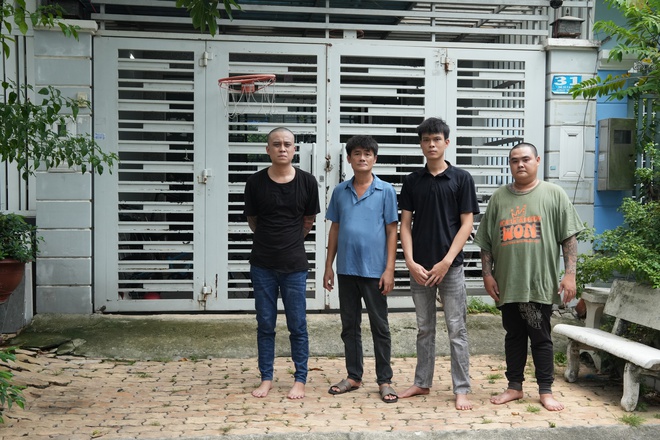 Xử lý nhóm đối tượng mang hung khí đến nhà người dân đe dọa, gây mất an ninh trật tự - Ảnh 2.
