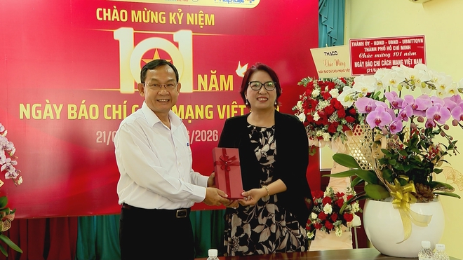 Lãnh đạo TP. Hồ Chí Minh thăm, chúc mừng Báo Pháp Luật Việt Nam nhân ngày Báo Chí Cách mạng Việt Nam - Ảnh 3.
