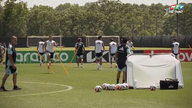 Messi và đội tuyển Argentina trở lại sân tập - Ảnh 12.