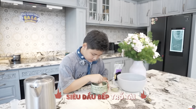 "Mẹ vắng nhà, ba là siêu nhân" Mùa 5 | Tập 8: Tuấn Dương "gửi" con gái làm con tin tại quán phở vì quên mang tiền - Ảnh 6.