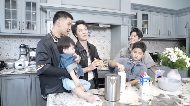 "Mẹ vắng nhà, ba là siêu nhân" Mùa 5 | Tập 8: Tuấn Dương "gửi" con gái làm con tin tại quán phở vì quên mang tiền - Ảnh 5.