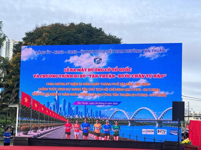 Hơn 1500 người tham gia đi bộ tại Sự kiện ra mắt "Đường cờ Tổ quốc" Phường Tân Thuận - Ảnh 1.