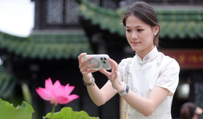 Sắc sen dệt nên bức tranh mùa hè Trung Hoa - Ảnh 9.