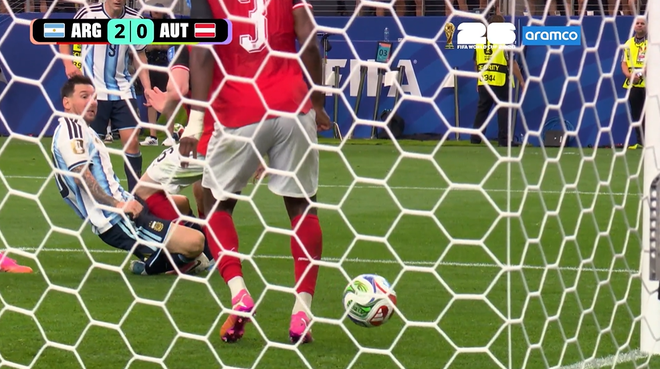 Messi lập kỷ lục World Cup, Argentina sớm giành vé vào vòng knock-out - Ảnh 7.