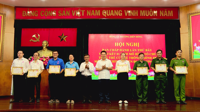Phường Diên Hồng đẩy mạnh chuyển đổi số và giải ngân đầu tư công - Ảnh 4.