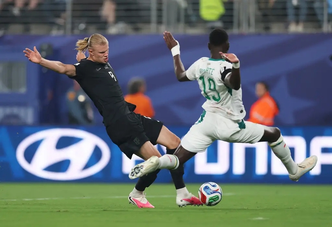 Haaland áp sát Messi và Mbappé, Na Uy chính thức đi tiếp - Ảnh 2.