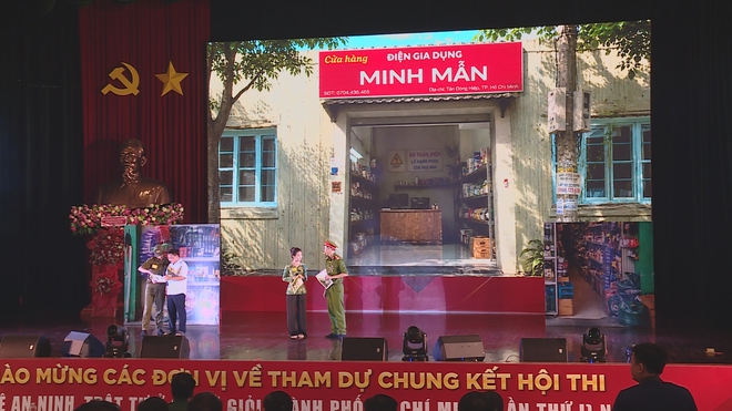 Sân khấu hóa quy trình xử lí tình huống thực tế tại Hội thi Lực lượng tham gia bảo vệ an ninh, trật tự ở cơ sở giỏi TP. Hồ Chí Minh - Ảnh 4.