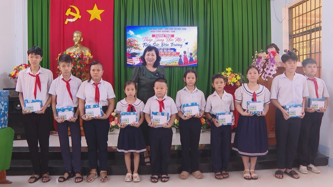 60 Giây Sáng ngày 26/6/2026 | Những phần quà ấm áp trong Tháng hành động vì trẻ em - Ảnh 2.