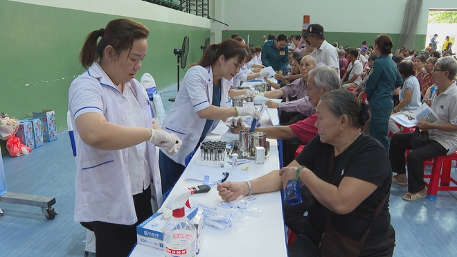 60 Giây Trưa ngày 26/6/2026 | TP. Hồ Chí Minh: Trung bình mỗi ngày khám sức khỏe cho hơn 3.300 người dân - Ảnh 1.