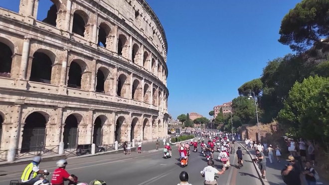 Vespa kỷ niệm 80 năm: hơn 10.000 xe diễu hành tại Rome- Ảnh 1.