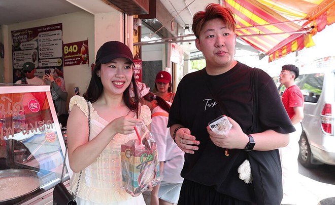 Quán trà sữa "cô môi đỏ" gây sốt TikTok, hút khách quốc tế tại Bangkok - Ảnh 8.