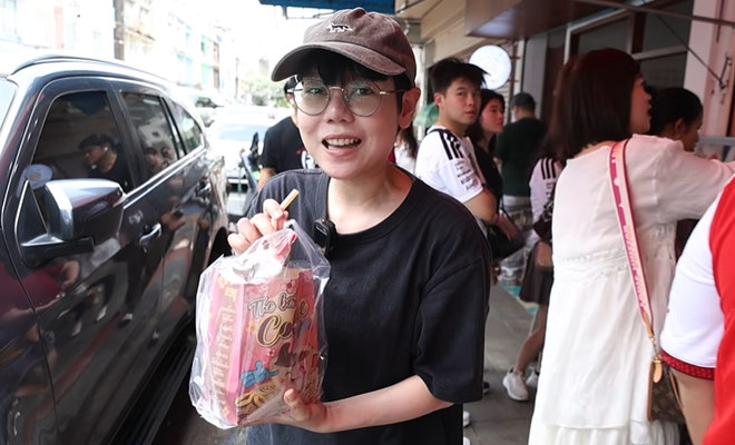 Quán trà sữa "cô môi đỏ" gây sốt TikTok, hút khách quốc tế tại Bangkok - Ảnh 7.