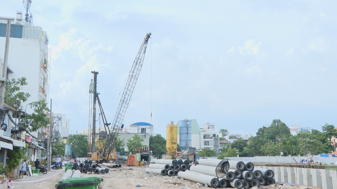 TP. Hồ Chí Minh quyết tâm di dời 40.000 căn nhà ven kênh rạch đến năm 2030 - Ảnh 1.