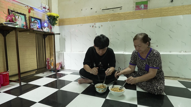 Mái ấm gia đình Việt: Duy Khương bật khóc trước cậu bé không biết cha là ai - Ảnh 4.