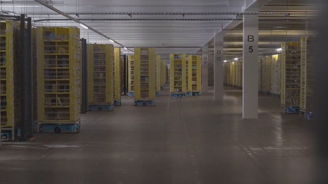 Robot A.I. làm việc trong kho hàng Amazon - Ảnh 3.