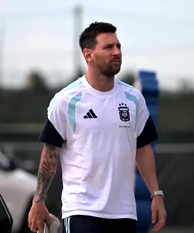 Messi và Ronaldo hội quân cùng đồng đội trước thềm World Cup - Ảnh 1.