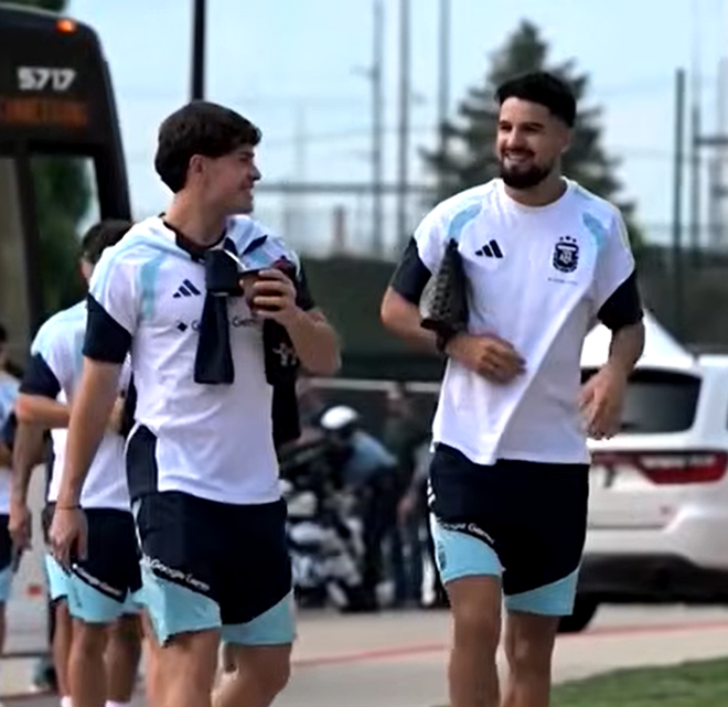 Messi và Ronaldo hội quân cùng đồng đội trước thềm World Cup - Ảnh 3.