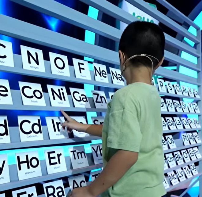 Siêu tài năng nhí 5 - Tập 2: Thần đồng Quang Hưng đọc vanh vách vị trí 118 nguyên tố đã bị xáo trộn- Ảnh 2.
