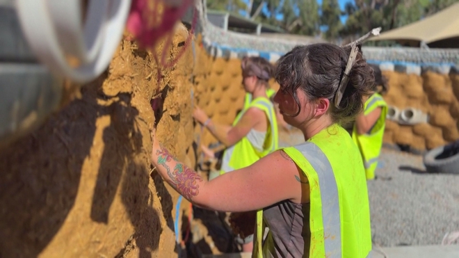 Earthship - Nhà sinh thái chống cháy rừng hiệu quả ở Australia- Ảnh 4. Earthship - Nhà sinh thái chống cháy rừng hiệu quả ở Australia- Ảnh 4.