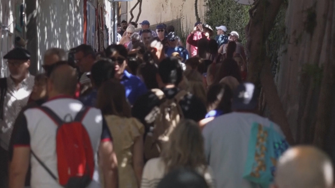 Italia: Bờ biển Amalfi quá tải vì làn sóng “check-in chớp nhoáng”- Ảnh 5.