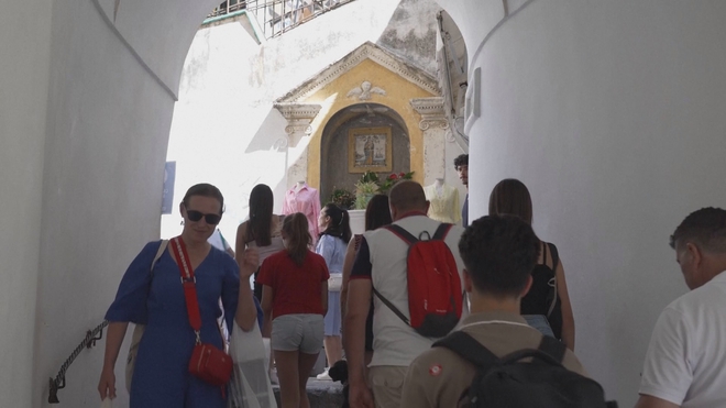 Italia: Bờ biển Amalfi quá tải vì làn sóng “check-in chớp nhoáng”- Ảnh 4.