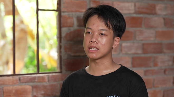 Mái ấm gia đình Việt: Xót xa cậu bé 15 tuổi vừa học vừa chăm mẹ bệnh nặng - Ảnh 1.