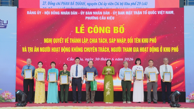 Phường Cầu Kiệu công bố thành lập chi bộ, kiện toàn tổ chức khu phố - Ảnh 3.