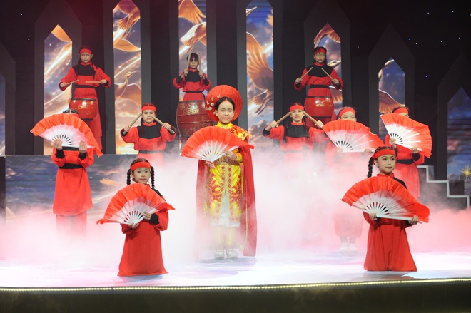 Sao nhí Helen Vũ vừa diễn xuất, vừa hát ca trong Vườn Âm Nhạc – Dậy sóng Bạch Đằng Giang - Ảnh 11.